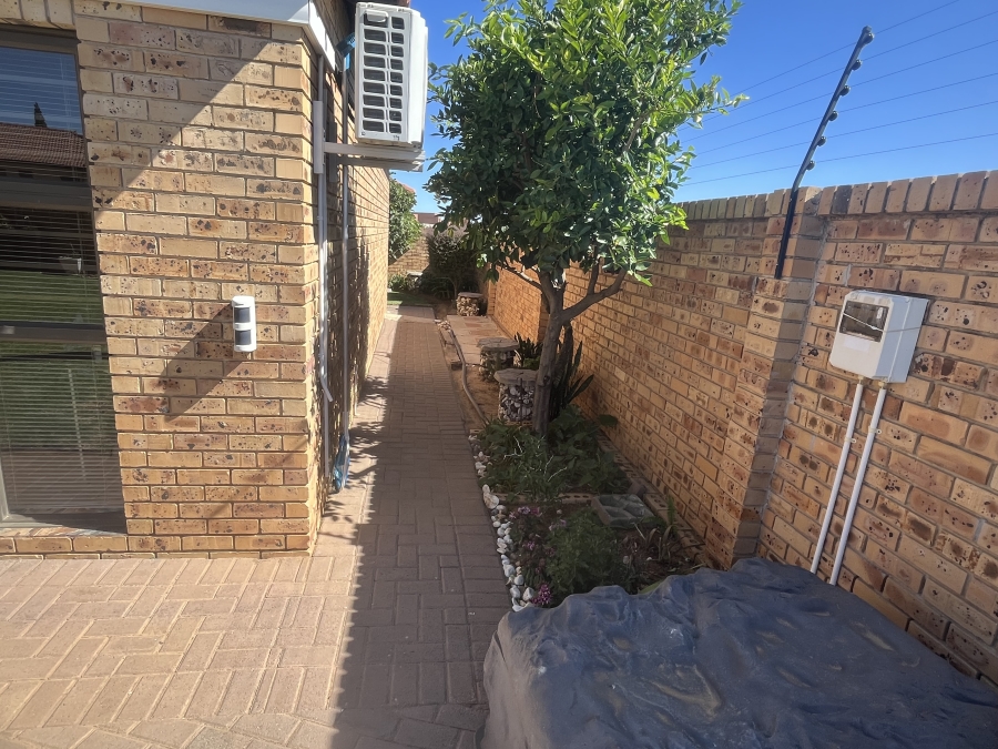 2 Bedroom Property for Sale in Naudeville Free State